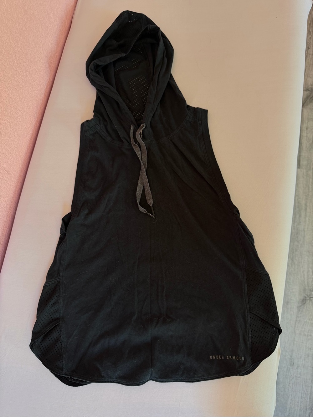 Under Armour Black Sleeveless Hooded Workout Tank